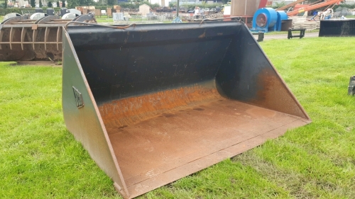 JCB grain bucket on Q-fit brackets