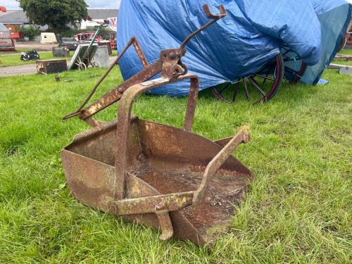 Fergy earth scoop