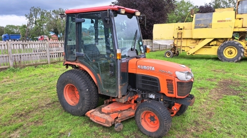 Kubota B3030 compact tractor 2009 with mid mount cutting deck and air con cab, NK09 GYY