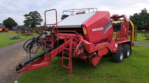 Welger 5040 wrapper baler, tandem axle