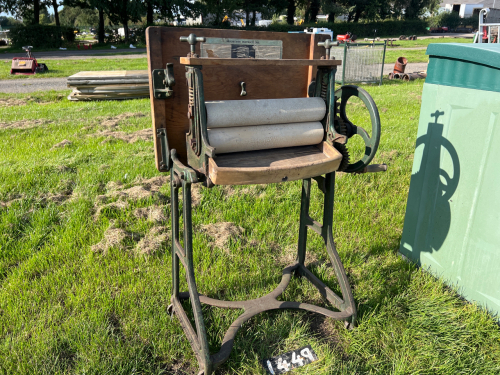 Cast iron mangle with table