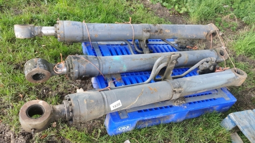 3 x hydraulic rams to suit Volvo digger