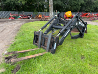 Quicke 4300 self levelling loader c/w bucket spools and pallet forks, very little use and very good order. Brackets for Leyland/Marshall - 3