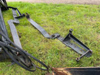 Quicke 4300 self levelling loader c/w bucket spools and pallet forks, very little use and very good order. Brackets for Leyland/Marshall - 5