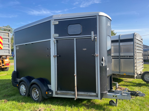 Ifor Williams HB511 twin horsebox trailer, regularly serviced, little use. Good condition