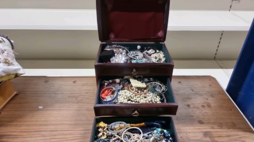 3-drawer box of jewellery