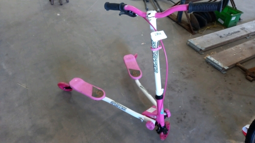 Children's pink Evo Flex V scooter