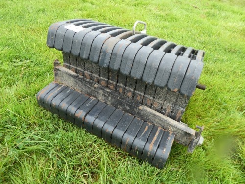14 x Valtra 40kg wafer weights & frame