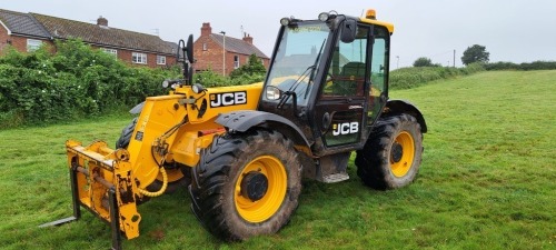 JCB 526-56 Agri telescopic handler c/w boom suspension, pick up hitch, trailer braking kit, pallet tines, JCB tool carrier headstock, 4760 hours, YX64 EOO