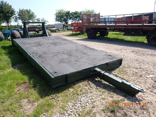Drop bed low loader trailer