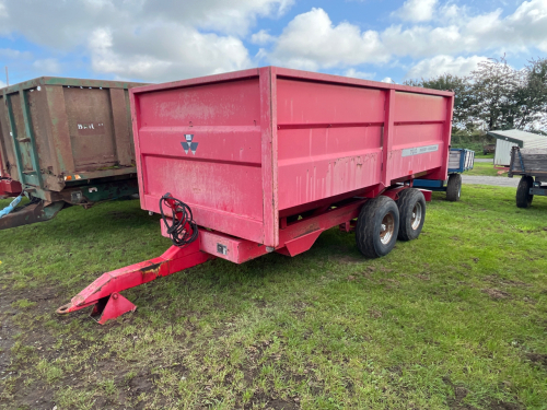 MF 700 8T trailer, good condition