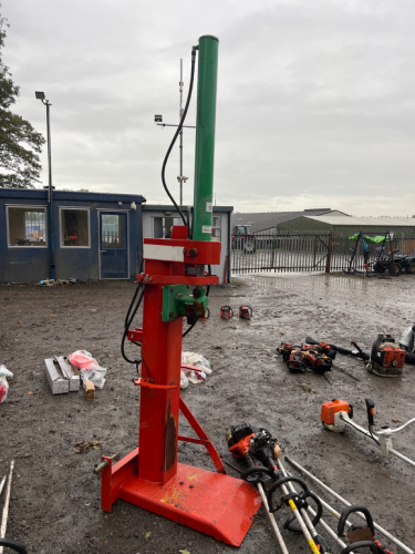 Gyrax log splitter, automatic knockout return
