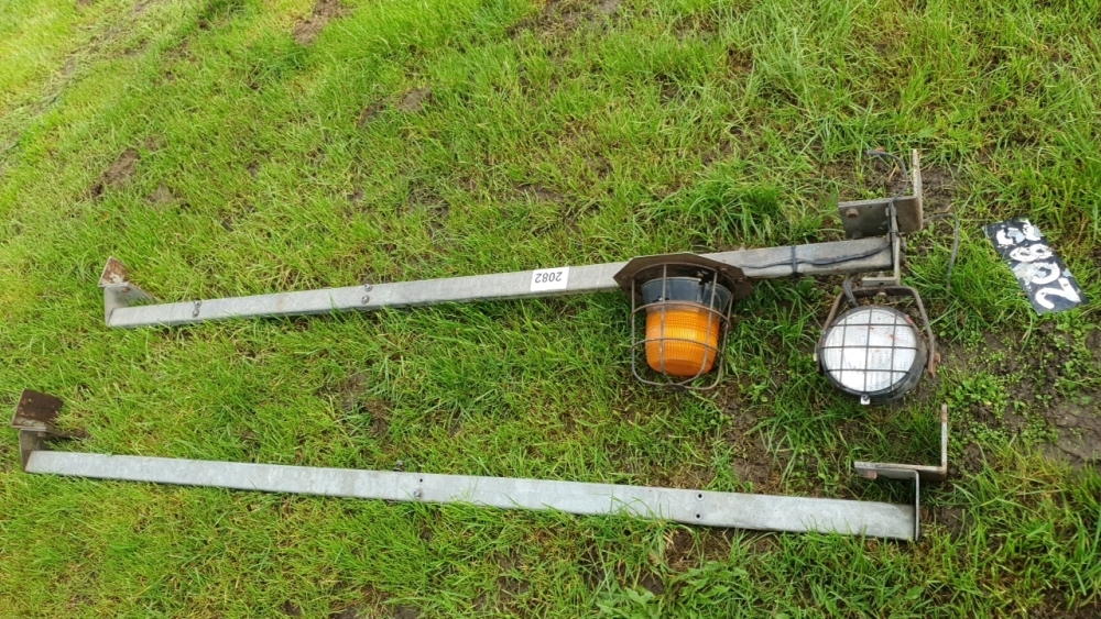 Land Rover Defender roof bars with rotating beacon and work light ...