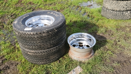 3 x American Muscle car wheels, 2 with good tyres 275/60/14