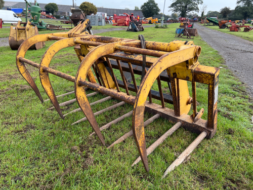 Muck grab to fit Manitou