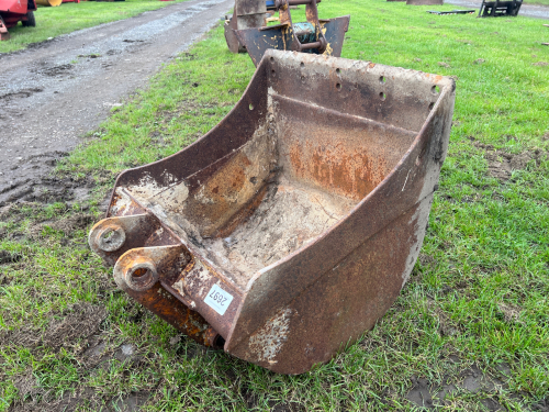 Digger bucket