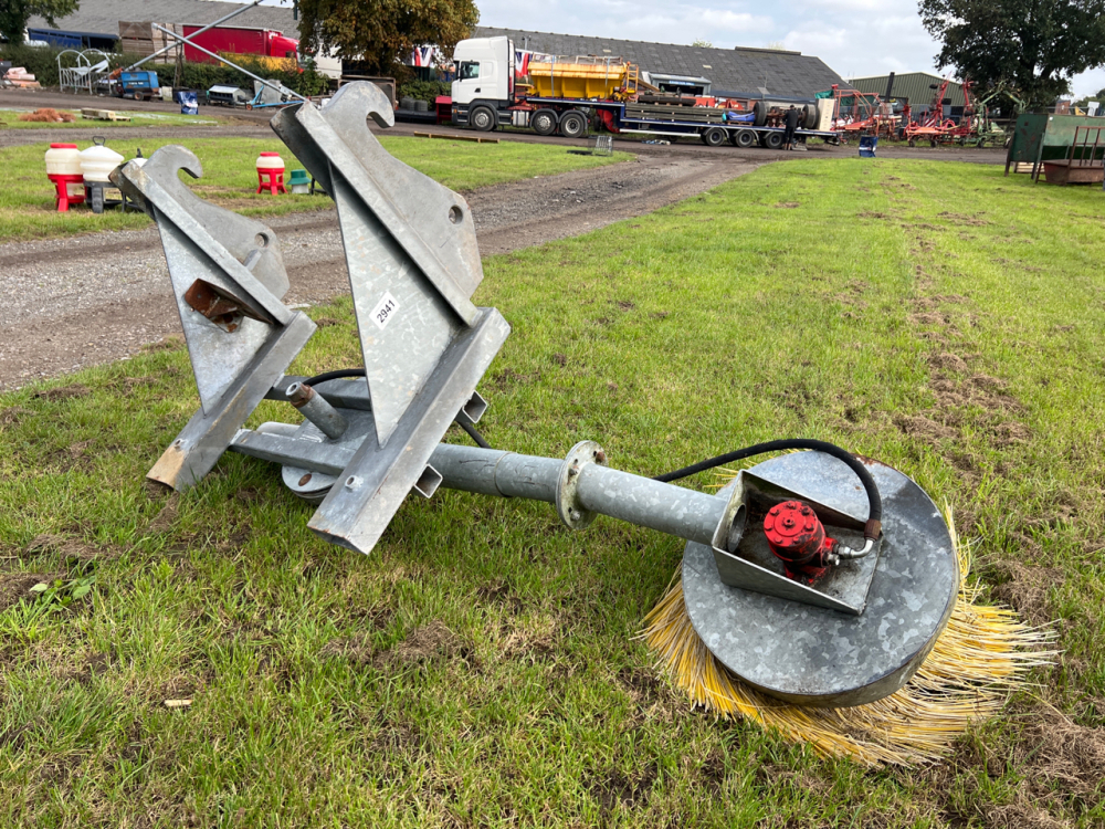 Latham hydraulic cubicle sweeper c/w Kramer brackets | York Machinery ...