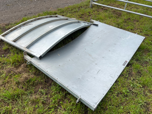 Bateman sheeted curved hurdle and Bateman sheeted curved hurdle gate