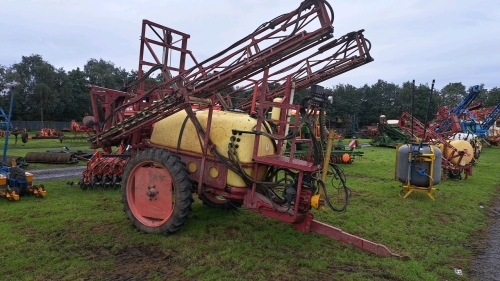 Hardi 18m trailed sprayer