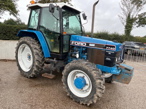Ford 7740 Powerstar SL tractor M808 DTL with V5
