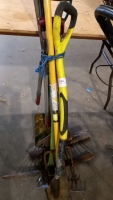 Set of 9 garden tools
