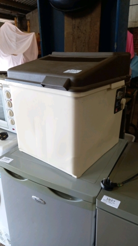 Compact electric portable washing machine, ideal camping/caravan
