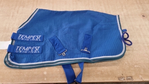 New 2'6" Tempest waffle rug