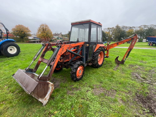 Kubota L275 4wd compact tractor with loader and back actor, non runner