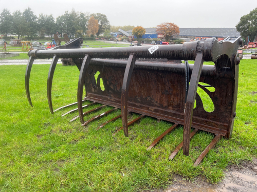 8ft muck grab, Hardox tines on pin and cone brackets