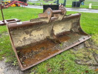 JCB JS130 grading bucket