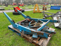 Ford 3000/4000 loader c/w brackets and bucket