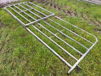 Sheep pin hurdle sliding gate