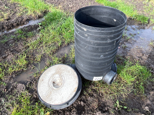 Drainage manhole with lid 670mm deep, 100mm outlet