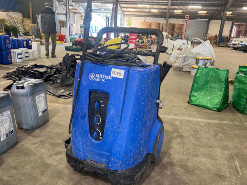 Nilfisk MH1C steam cleaner
