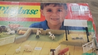 Retro Britains Toys farm playbase with many Britains animals and figures, boxed - 4