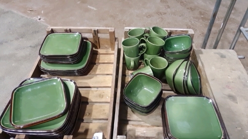 Dark green square dinner service, 14 large & 16 medium plates, 13 dishes, 10 mugs