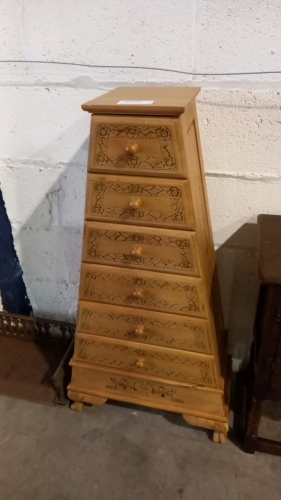 Pyramid chest of drawers