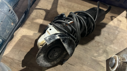 Wickes 860w angle grinder, 13A