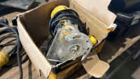 DeWALT DWE6005 hand router, 110V
