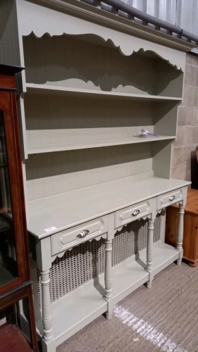 Dresser top radiator cover