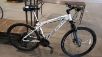 Small framed GT avalanche 2.0 24 speed disk brakes