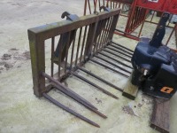 7'6" manure fork, Q-fit brackets - 3