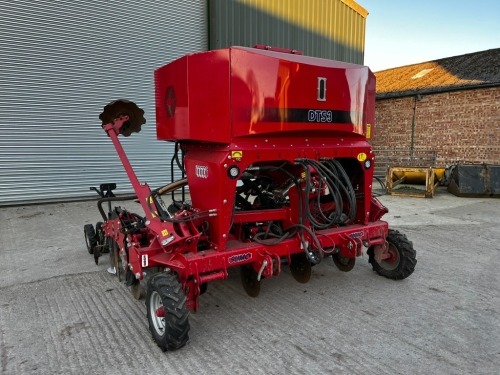 2014 Sumo DTS 3 strip-till drill, 9-row, hydraulic downforce, hydraulic marker arms, Sumo extended spacings on the rear legs, drilled approx. 1,144ha