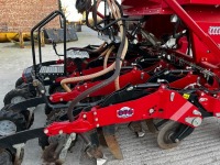 2014 Sumo DTS 3 strip-till drill, 9-row, hydraulic downforce, hydraulic marker arms, Sumo extended spacings on the rear legs, drilled approx. 1,144ha - 7