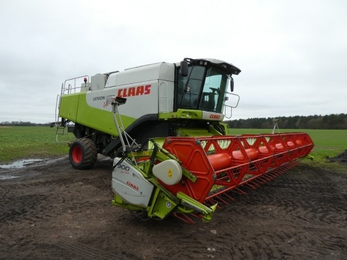 Class Lexion 580 Terra-Trac combine harvester c/w V900 Auto-Contour header, OSR side knife, twin laser pilots, 2344 engine hours, 1361 drum hours, HK06 MDF