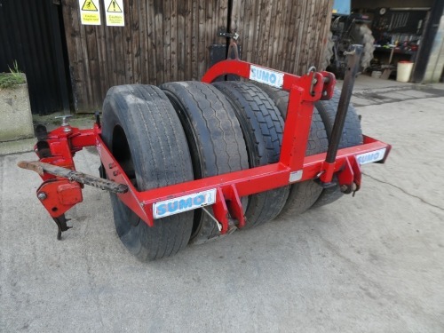 Sumo 4m front mounted 5-tyre press c.w folding leading tines