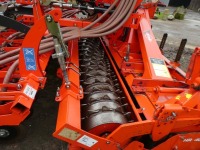 2013/2009 Kuhn Combiliner Venta LC 4000 drill and HR 4004 power harrow combination c/w disc coulters - 3