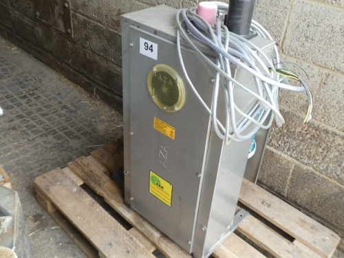 Aza automatic dump feed system c/w 68 dump feeders electronically activated; 60mm chain and disc system; 180m pipeline plus 14 corners and 1 bend. Approx 2017, dismantled for collection