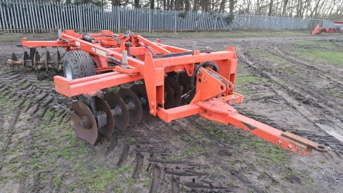 1996 Parmiter Utah 200 3m disc harrows, hydraulic raise and lower, scrapers, rear clevis, 400/60-15.5 floatation tyres