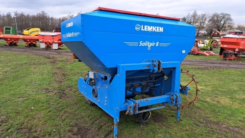Lemken Solitair 8 front hopper
